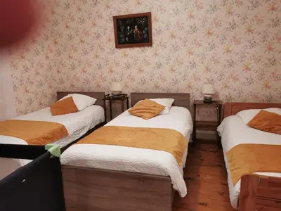 Un ou plusieurs lits dans un hébergement de l'établissement Maison restaurée - bien ensoleillée - calme