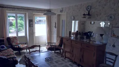 Coin salon dans l'établissement Maison restaurée - bien ensoleillée - calme