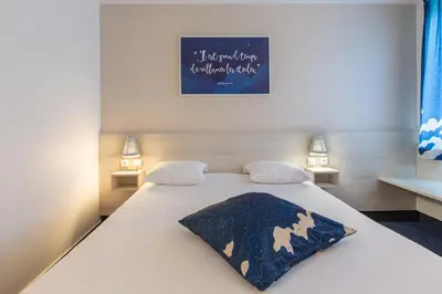 Un ou plusieurs lits dans un hébergement de l'établissement Ace Hôtel Le Mans