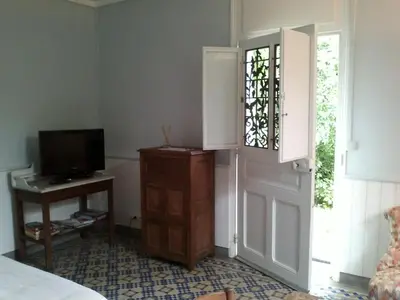 Télévision ou salle de divertissement dans l'établissement Villa à l'ancien Pigeonnier