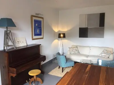 Coin salon dans l'établissement Gite La Maison Blanche Familiale Château La Roche Racan