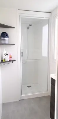 Salle de bains dans l'établissement Bungalow charmant à Onzain avec vue sur jardin