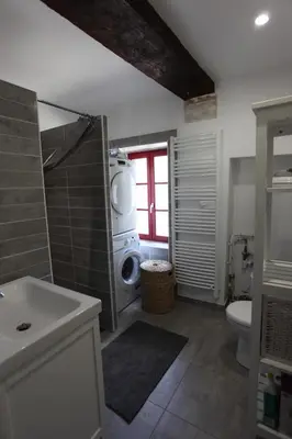 Salle de bains dans l'établissement Gîte des Cochards