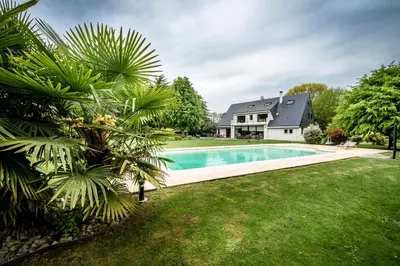 Piscine de l'établissement Le champ du Renne ou située à proximité