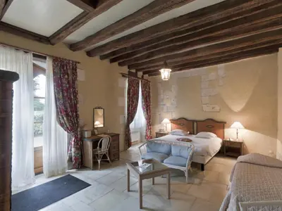 Un ou plusieurs lits dans un hébergement de l'établissement Château de Chissay