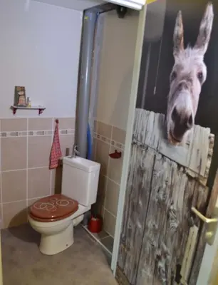 Salle de bains dans l'établissement L'Abbesse