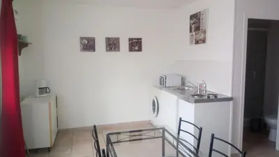 Cuisine ou kitchenette dans l'établissement Bellevue