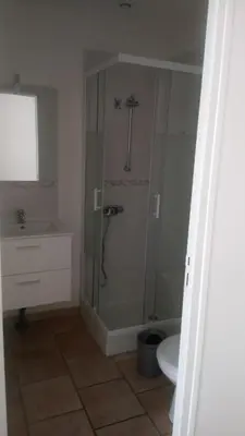 Salle de bains dans l'établissement Bellevue