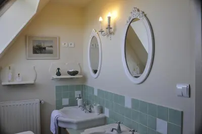 Salle de bains dans l'établissement La Ferme Blanche