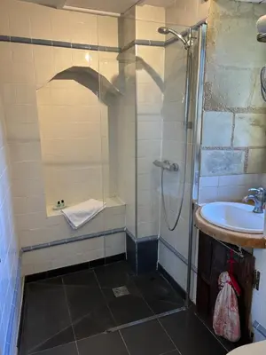 Salle de bains dans l'établissement Château de Ternay