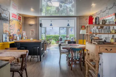 Restaurant ou autre lieu de restauration dans l'établissement A La Lettre Thé
