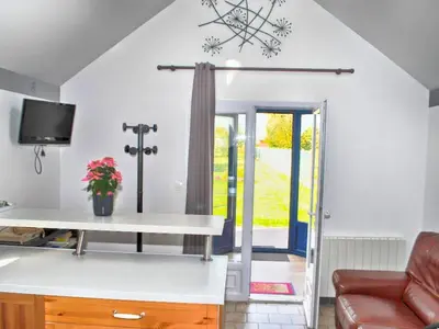 Télévision ou salle de divertissement dans l'établissement Charmant gîte en Touraine avec jardin privatif, idéal pour couple, proche des châteaux - FR-1-381-50