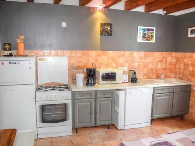 Cuisine ou kitchenette dans l'établissement Charmant gîte à Montrésor avec jardin et équipement bébé - FR-1-381-72