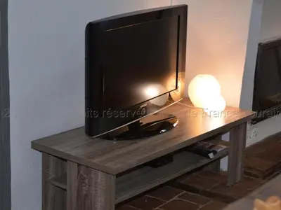 Télévision ou salle de divertissement dans l'établissement Gîte charmant près de Tours, jardin clos, idéal pour familles - FR-1-381-95