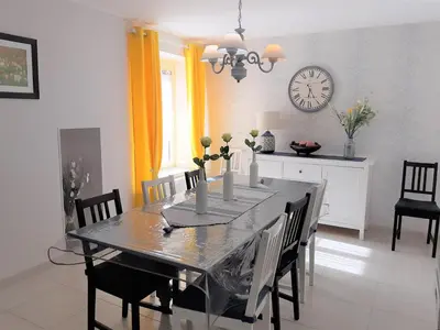 Coin salon dans l'établissement Charmante maison de campagne près de Tours avec jardin et vélos - FR-1-381-97