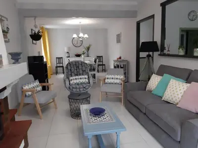 Coin salon dans l'établissement Charmante maison de campagne près de Tours avec jardin et vélos - FR-1-381-97