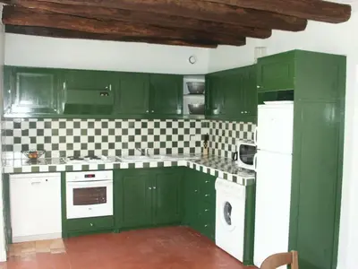 Cuisine ou kitchenette dans l'établissement Gîte de charme dans la forêt de Chinon avec jardin clos - FR-1-381-188