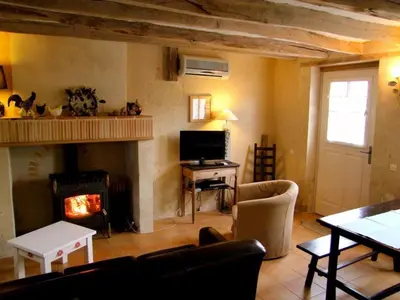 Télévision ou salle de divertissement dans l'établissement Gîte L'Orée du Bois : Charme Rural & Animaux Admis - FR-1-381-200