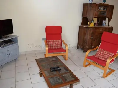 Télévision ou salle de divertissement dans l'établissement Maison historique en Touraine proche châteaux avec jardin & WiFi - FR-1-381-220