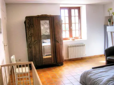 Un ou plusieurs lits dans un hébergement de l'établissement Charmante maison en Touraine: gîte avec jardin, animaux acceptés - FR-1-381-240