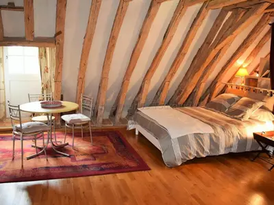 Un ou plusieurs lits dans un hébergement de l'établissement Gîte de Charme Rénové, Idéal Famille, Centre-Ville, WiFi, Parking Gratuit, Vélo Bienvenue - FR-1-381-268