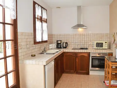 Cuisine ou kitchenette dans l'établissement Gîte calme proche du Château d'Azay-le-Rideau - FR-1-381-279