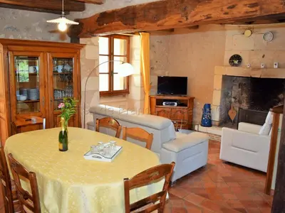 Télévision ou salle de divertissement dans l'établissement Gîte de charme en Touraine du Sud, jardin clos, 3 chambres - FR-1-381-321
