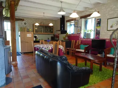 Cuisine ou kitchenette dans l'établissement Gîte de charme avec piscine et sauna en Touraine, proche Châteaux de la Loire et Futuroscope - FR-1-381-323