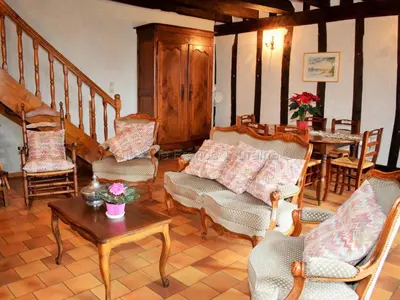 Coin salon dans l'établissement Maison de caractère avec jardin, climatisation et vélos près d'Amboise - FR-1-381-357