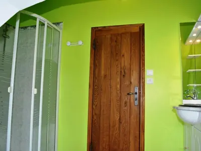 Salle de bains dans l'établissement Gîte spacieux proche Tours, idéal pour familles - FR-1-381-359