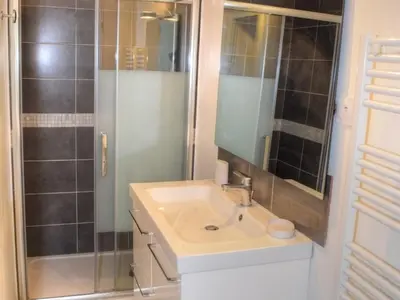 Salle de bains dans l'établissement Gîte de charme avec piscine partagée près de Tours - FR-1-381-393