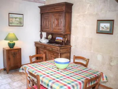 Cuisine ou kitchenette dans l'établissement Charmant gîte paysan XIXe avec terrasse et jardin bordé par un ruisseau, à 1,5 km d'Azay-le-Rideau - FR-1-381-417
