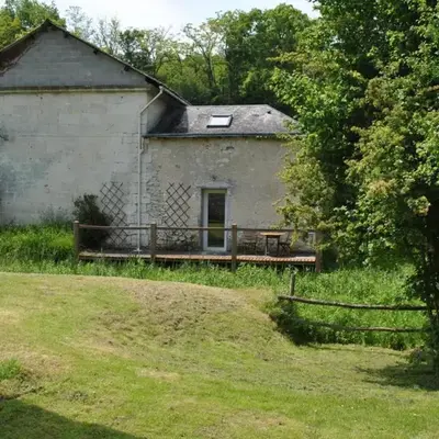 Charmant gîte paysan XIXe avec terrasse et jardin bordé par un ruisseau