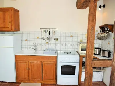 Cuisine ou kitchenette dans l'établissement Maison en campagne avec cheminée et animaux acceptés - FR-1-381-440