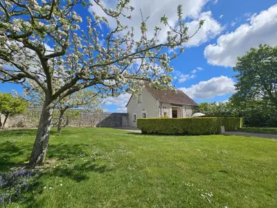 Jardin de l'établissement Maison en campagne avec cheminée et animaux acceptés - FR-1-381-440