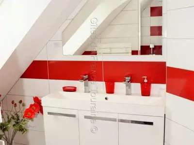 Salle de bains dans l'établissement Maison en Touraine avec Spa et Sauna, proche Châteaux de la Loire - FR-1-381-473