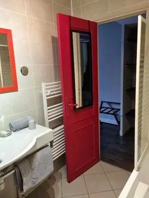 Salle de bains dans l'établissement Le Pigeonnier
