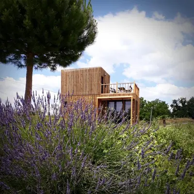 Jardin de l'établissement Manège de la Chapinière - DadaLoge tiny-house