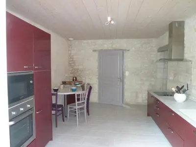 Cuisine ou kitchenette dans l'établissement LES 3 PETITS COCHONS