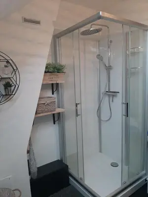 Salle de bains dans l'établissement Louane