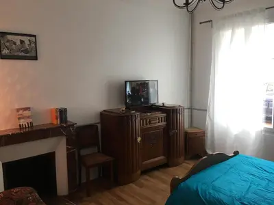 Télévision ou salle de divertissement dans l'établissement Le Studio Gambetta