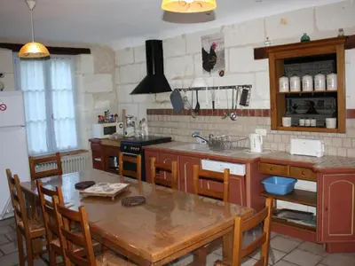 Cuisine ou kitchenette dans l'établissement Séjour Authentique dans un Ancien Moulin - Gîte Confort avec Jardin Privatif - FR-1-381-475