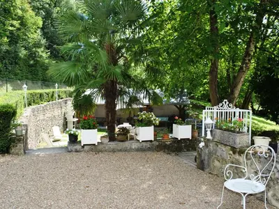 Jardin de l'établissement Séjour Authentique dans un Ancien Moulin - Gîte Confort avec Jardin Privatif - FR-1-381-475