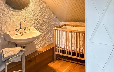 Un ou plusieurs lits dans un hébergement de l'établissement Cozy Home In Beauchene With Wifi