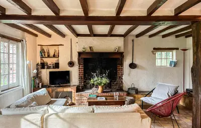 Coin salon dans l'établissement Cozy Home In Beauchene With Wifi