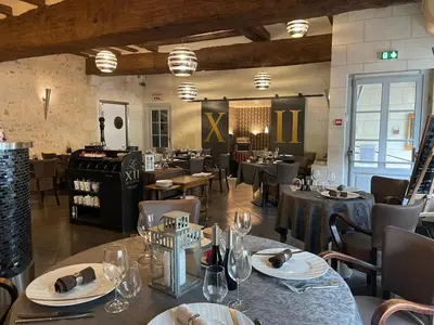 Restaurant ou autre lieu de restauration dans l'établissement Hôtel-Restaurant-Chambre Insolite Spa - Le XII de Luynes