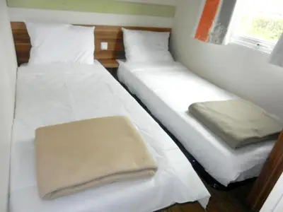 Plan de l'établissement Bungalow charmant à Trogues avec piscine partagée