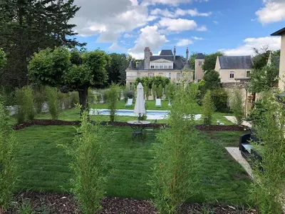 Jardin de l'établissement Cottage du chateau for 4 people 90 M- 2 bedrooms 2 bathrooms pool