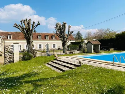 Piscine de l'établissement Maison des Arts Francueil ou située à proximité