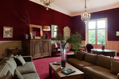 Coin salon dans l'établissement Château de Perreux, The Originals Collection